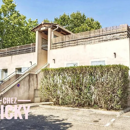 Chez Micky- T2 Cosy Avec Clim, Parking Et Terrasse - Proche Gare * Nîmes